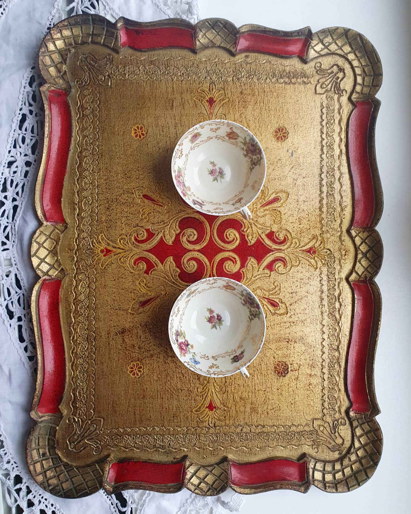 Venetian red and gold plateau