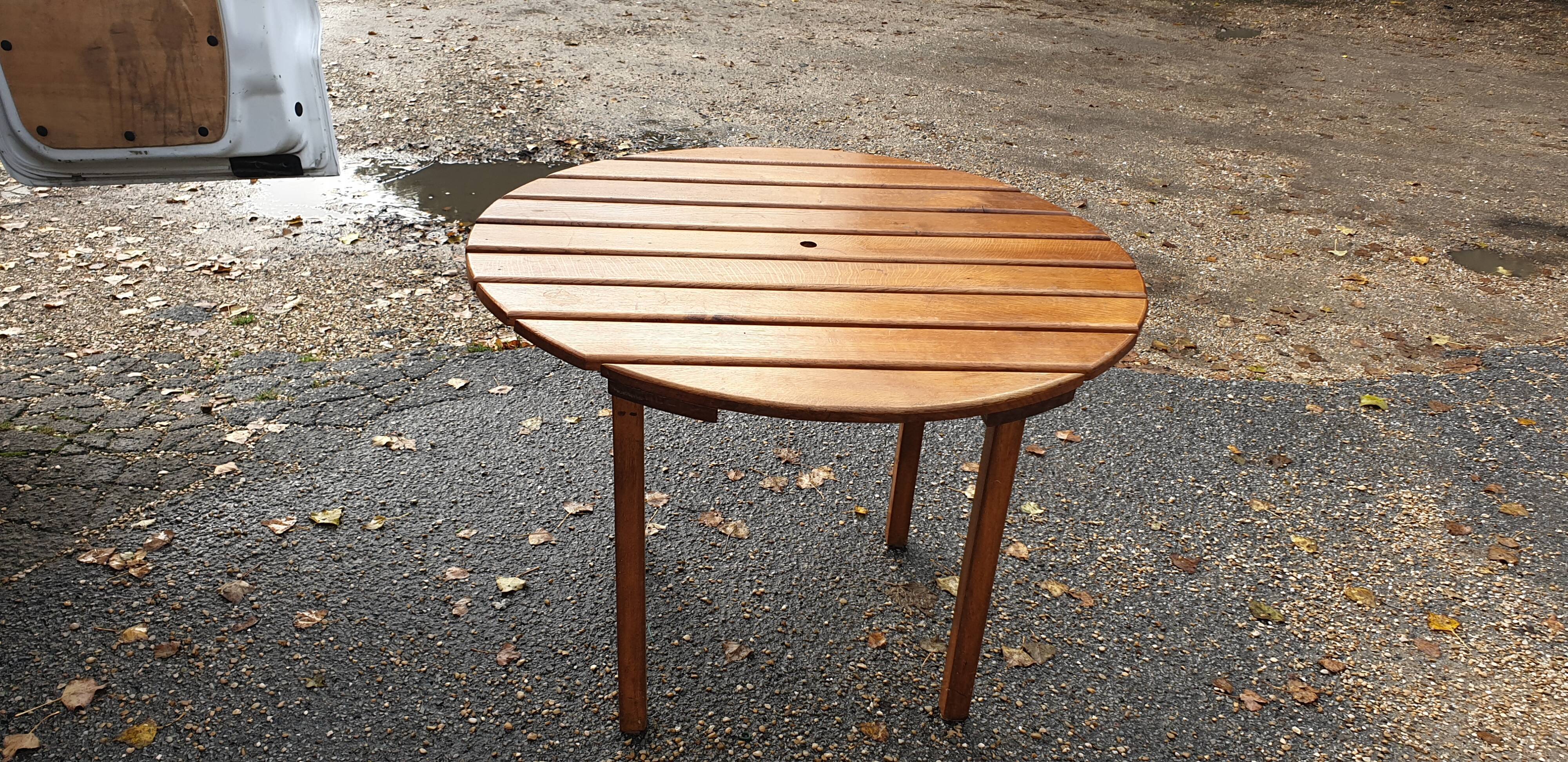 Round table of swing terrace