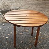 Round table of swing terrace