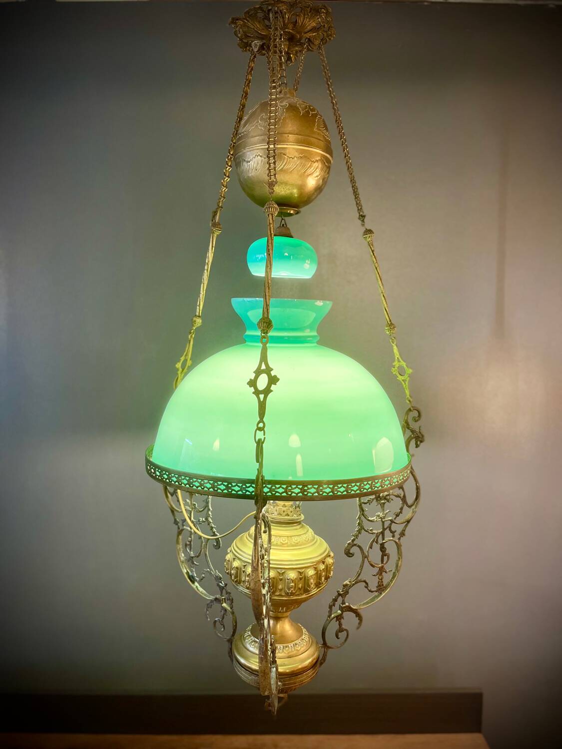 Ancienne suspension bronze et opaline