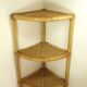 Etagère d'angle en rotin