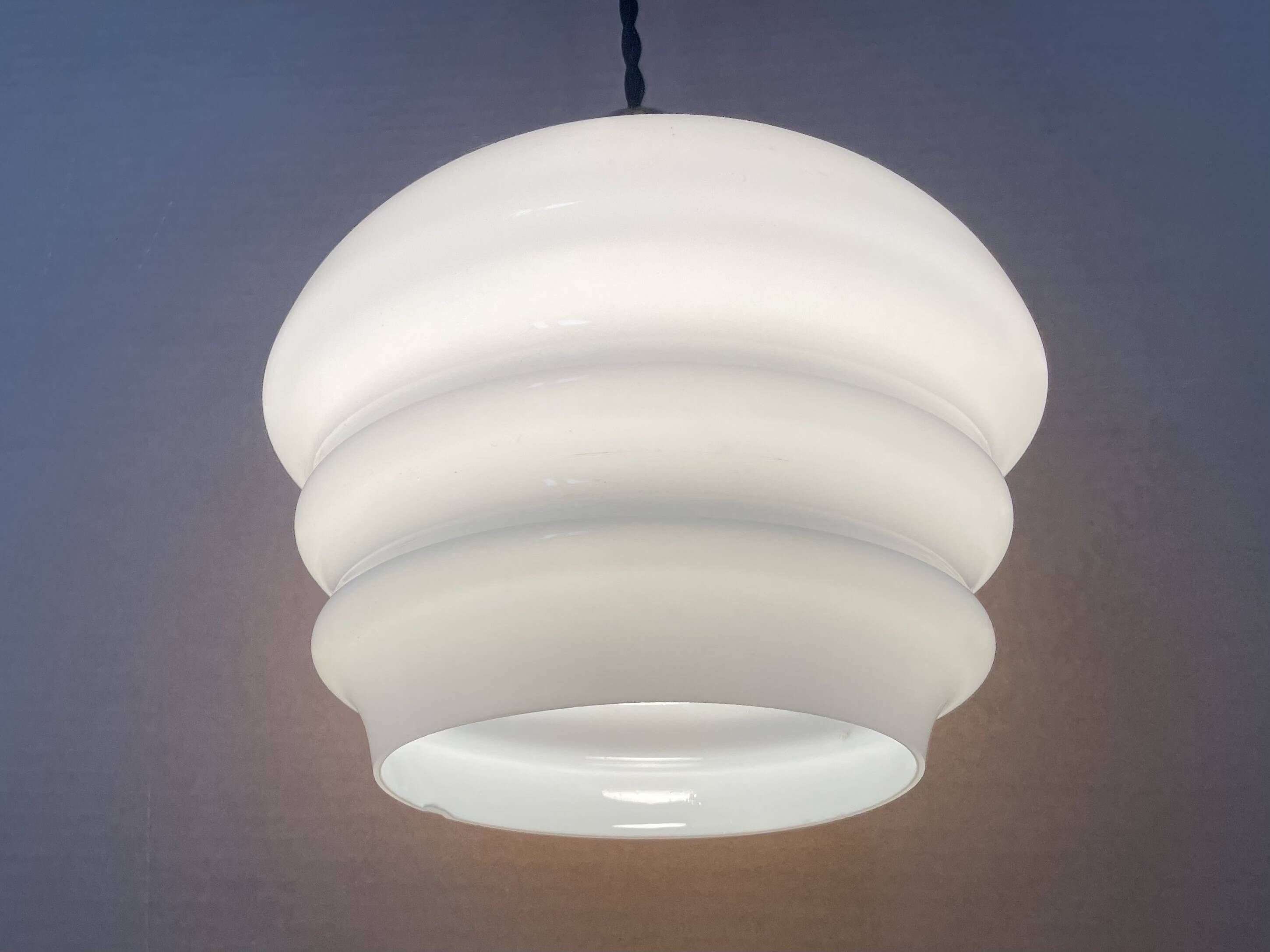 Old opaline suspension