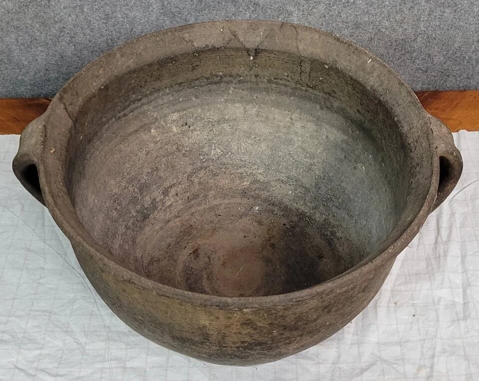 Old traditional Kabyle / Berber terracotta pottery, 16th century