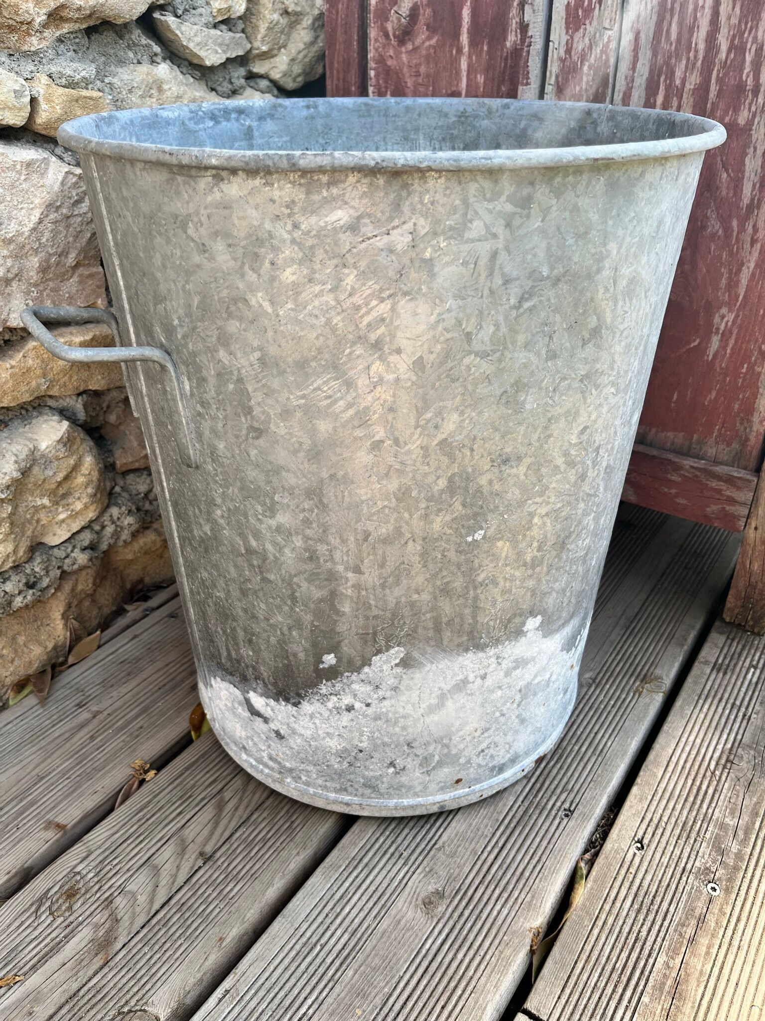 Antique zinc detergent The Leopold Crown