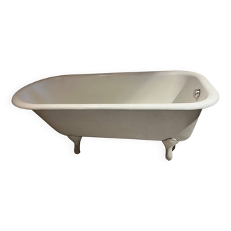 Cast iron lion's feet bathtub early 20th century