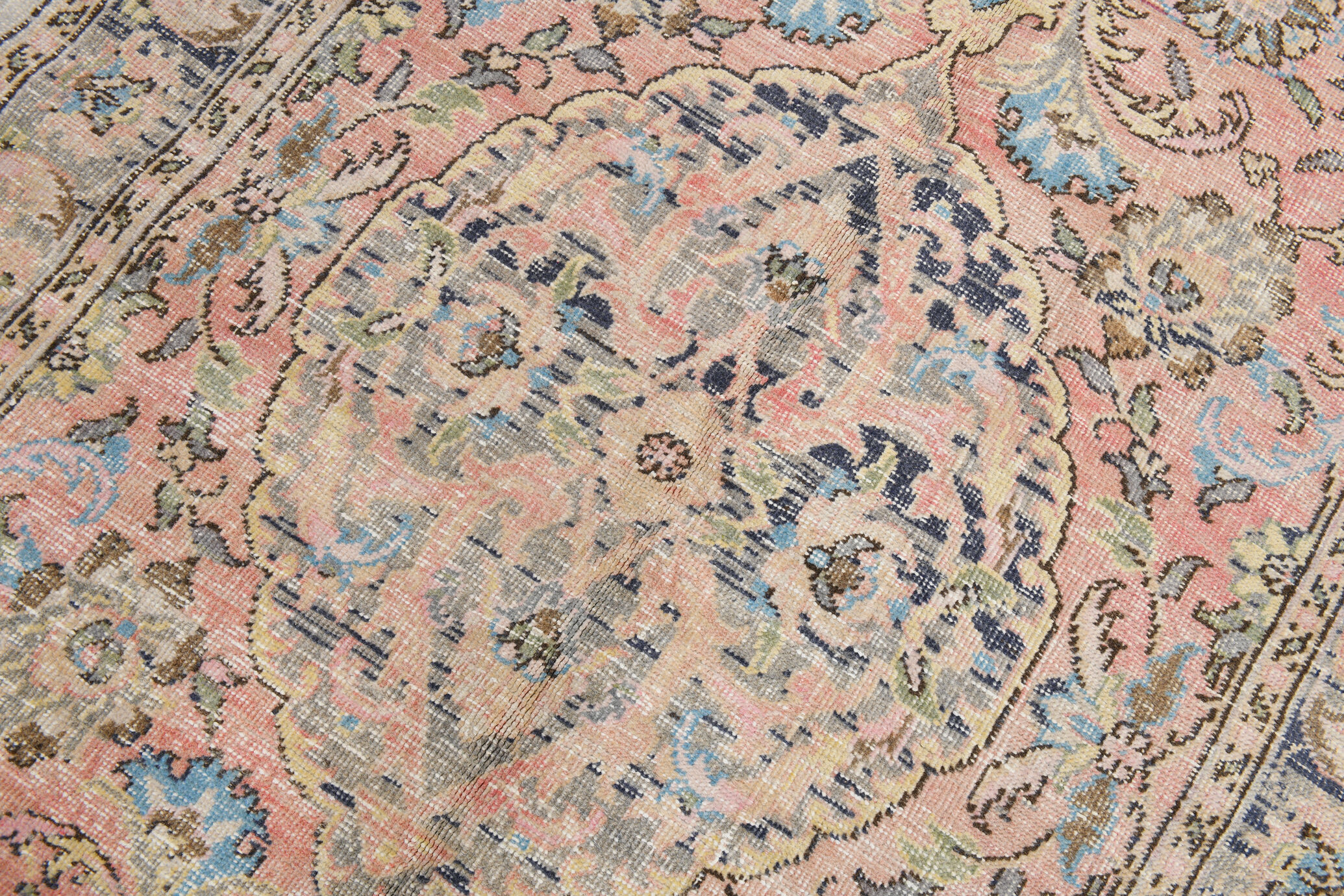 Farmhouse floral vintage rug 256x137cm