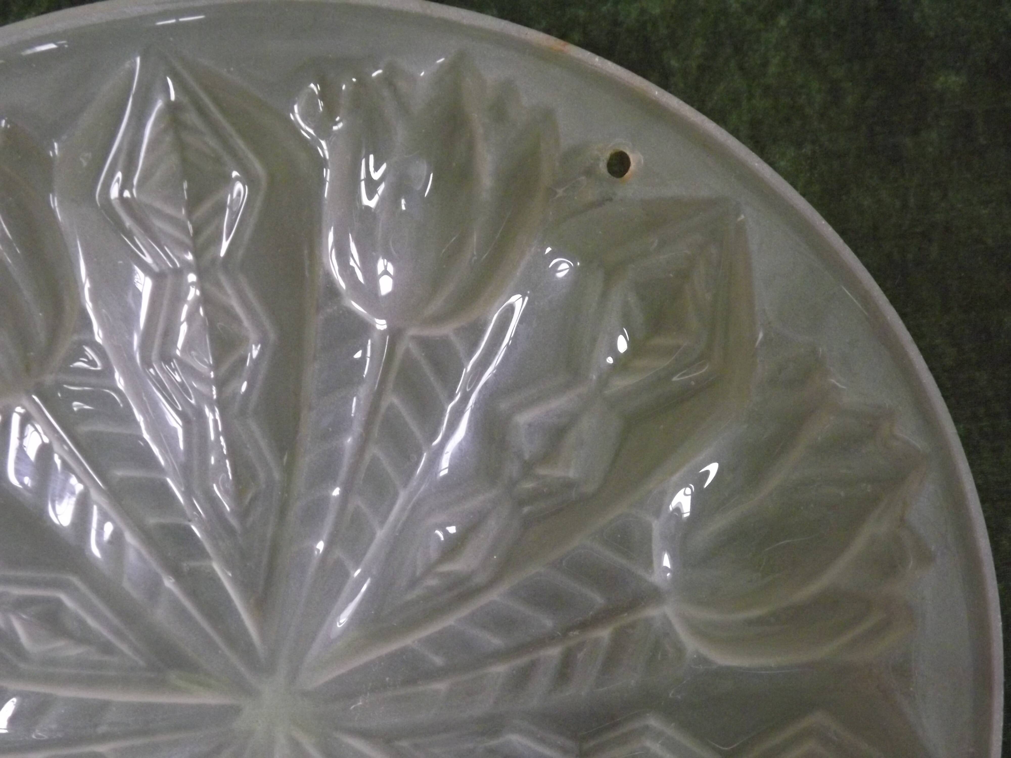 French Art Deco White Pâte de Verre Platform with Abstract Tulip Design 5145
