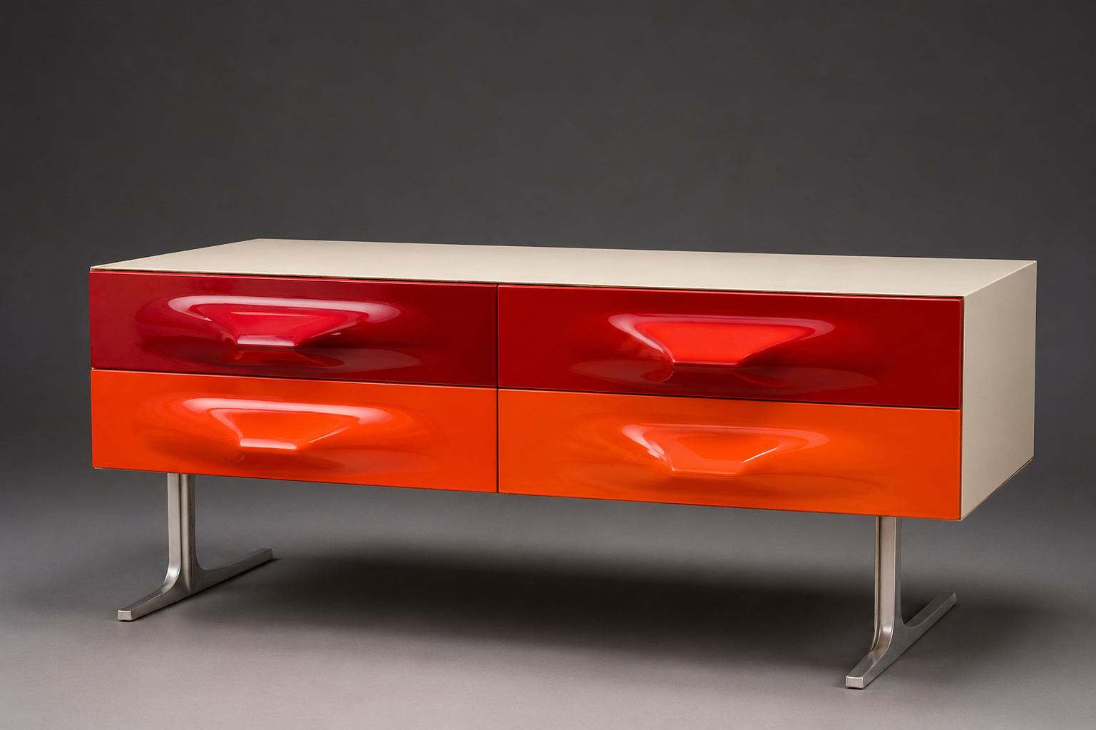 Commode designed by Raymond Loewy, edition Df 2000.