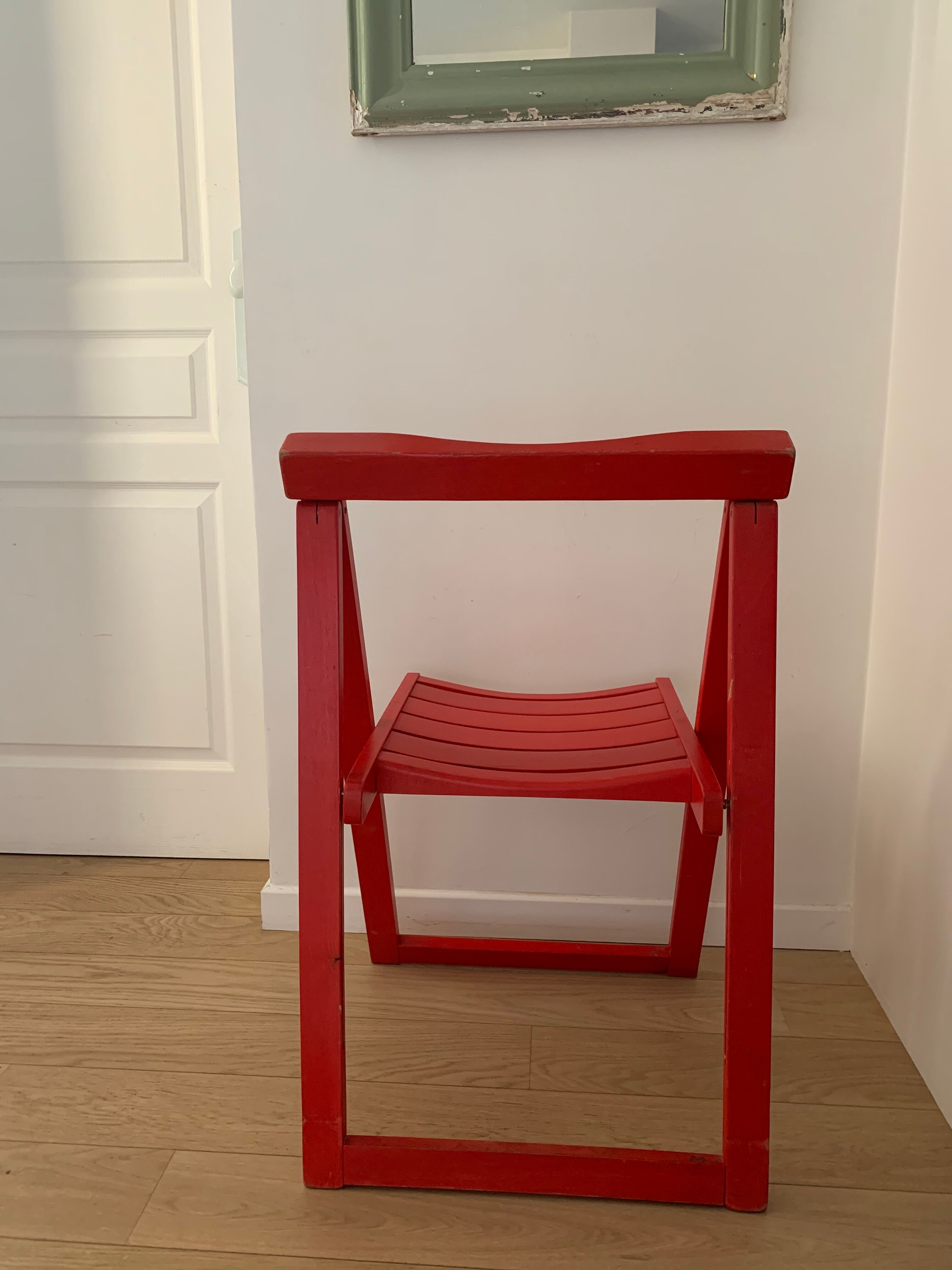 Duo vintage folding chairs