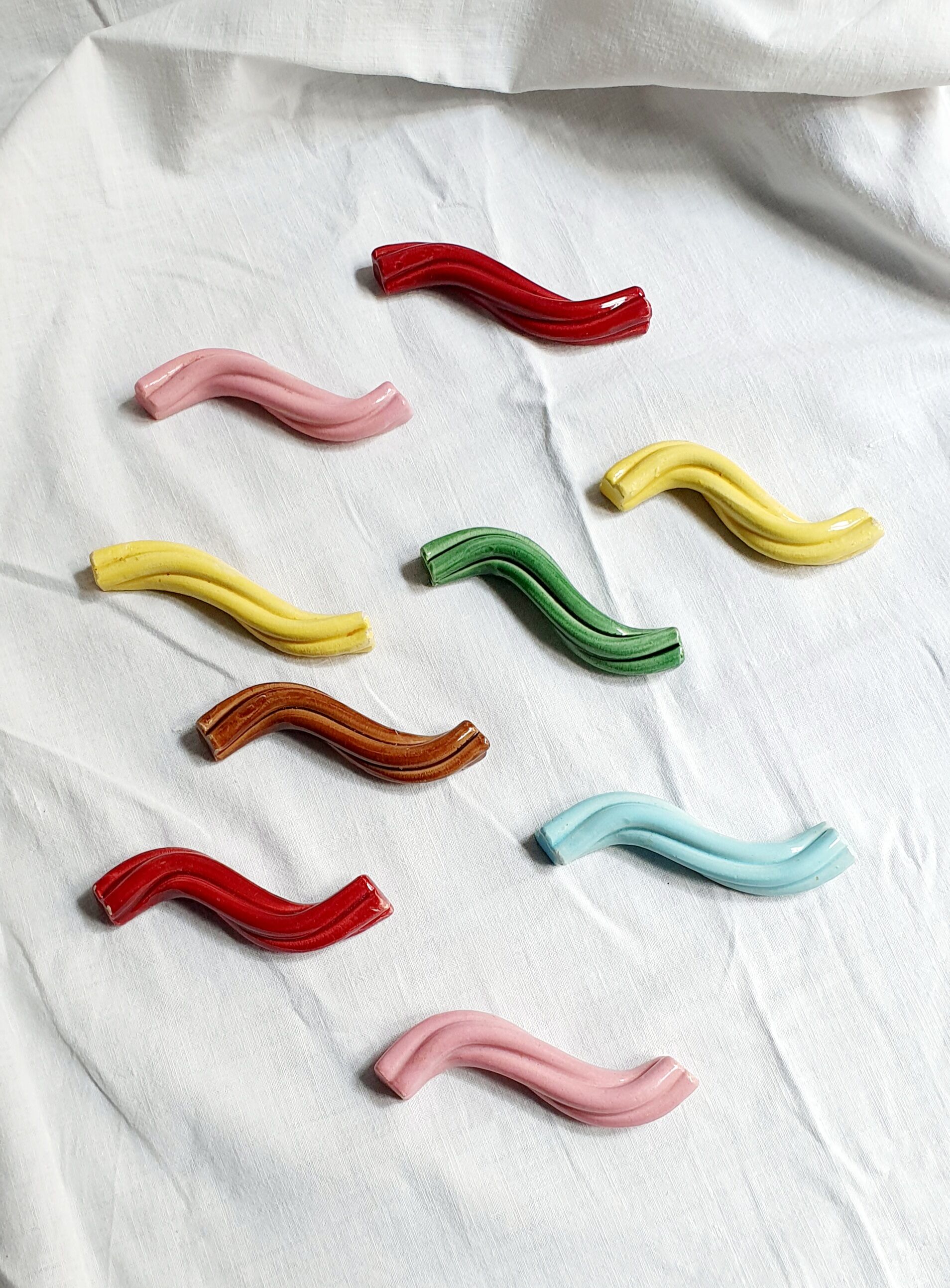 Set of 9 enamelled ceramic knife holders