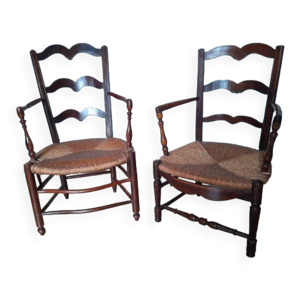 fauteuils en bois et