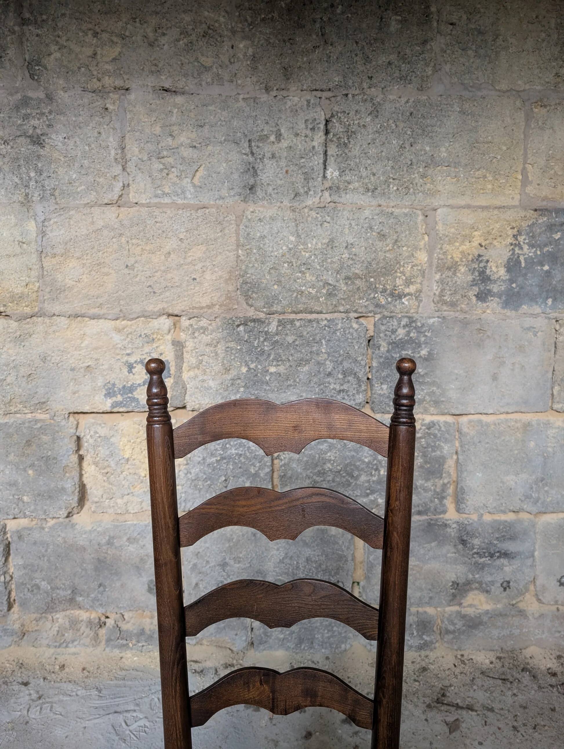 Ensemble de 8 chaises en bois et paille