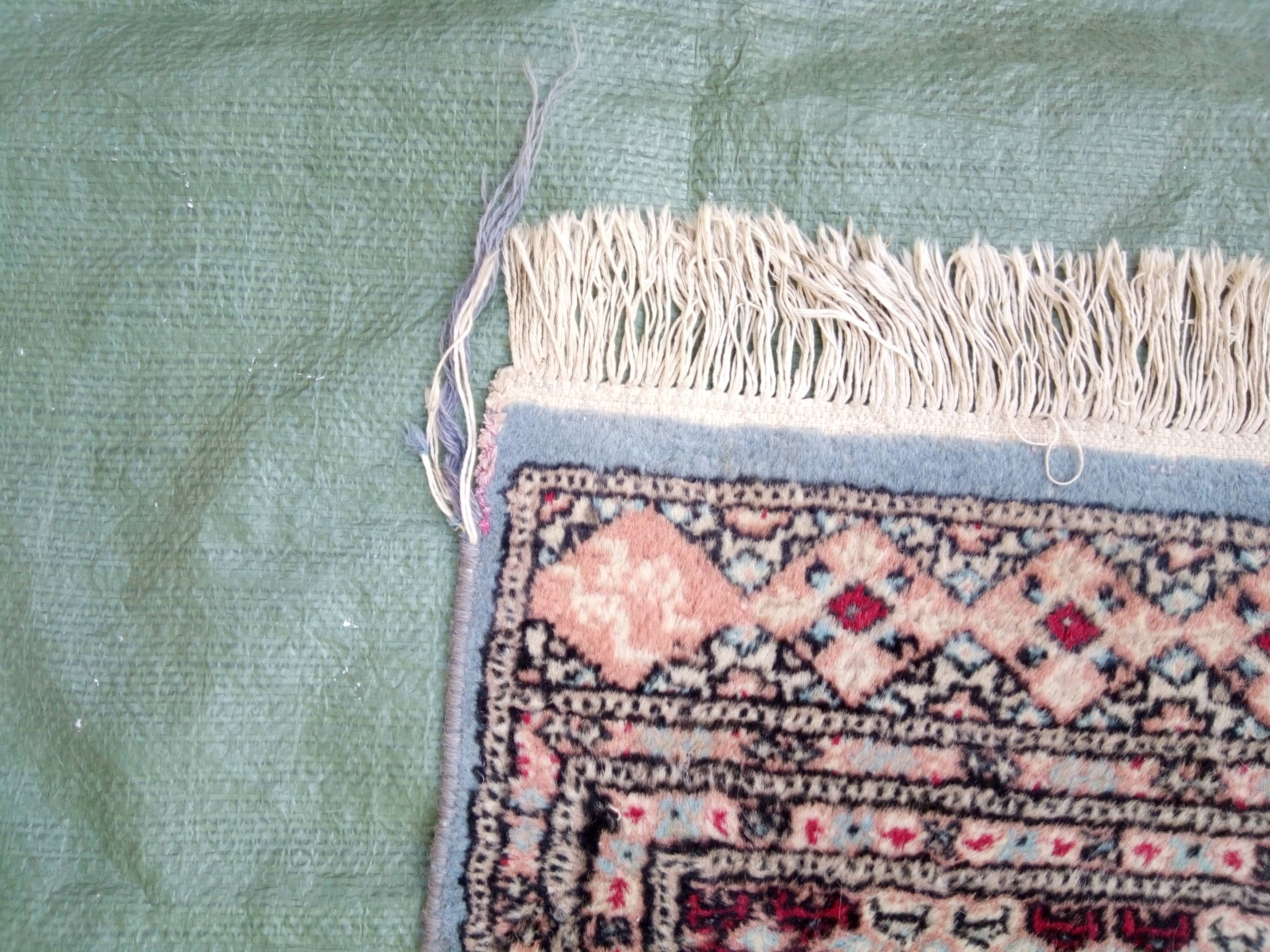 Old handmade wool oriental rug. 190 x 126cm