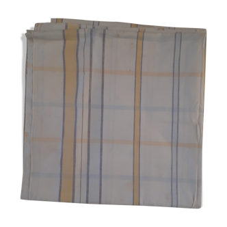 Nappe fond beige clair et fines rayures jaunes et grises