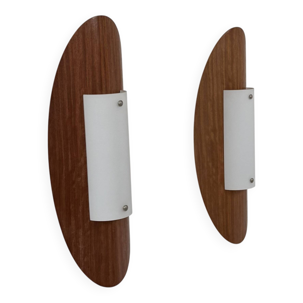 Paire d'appliques vintage en bois thermoformé et verre opalin, France, 1980