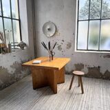 Table carrée moderniste en pin massif, années 50