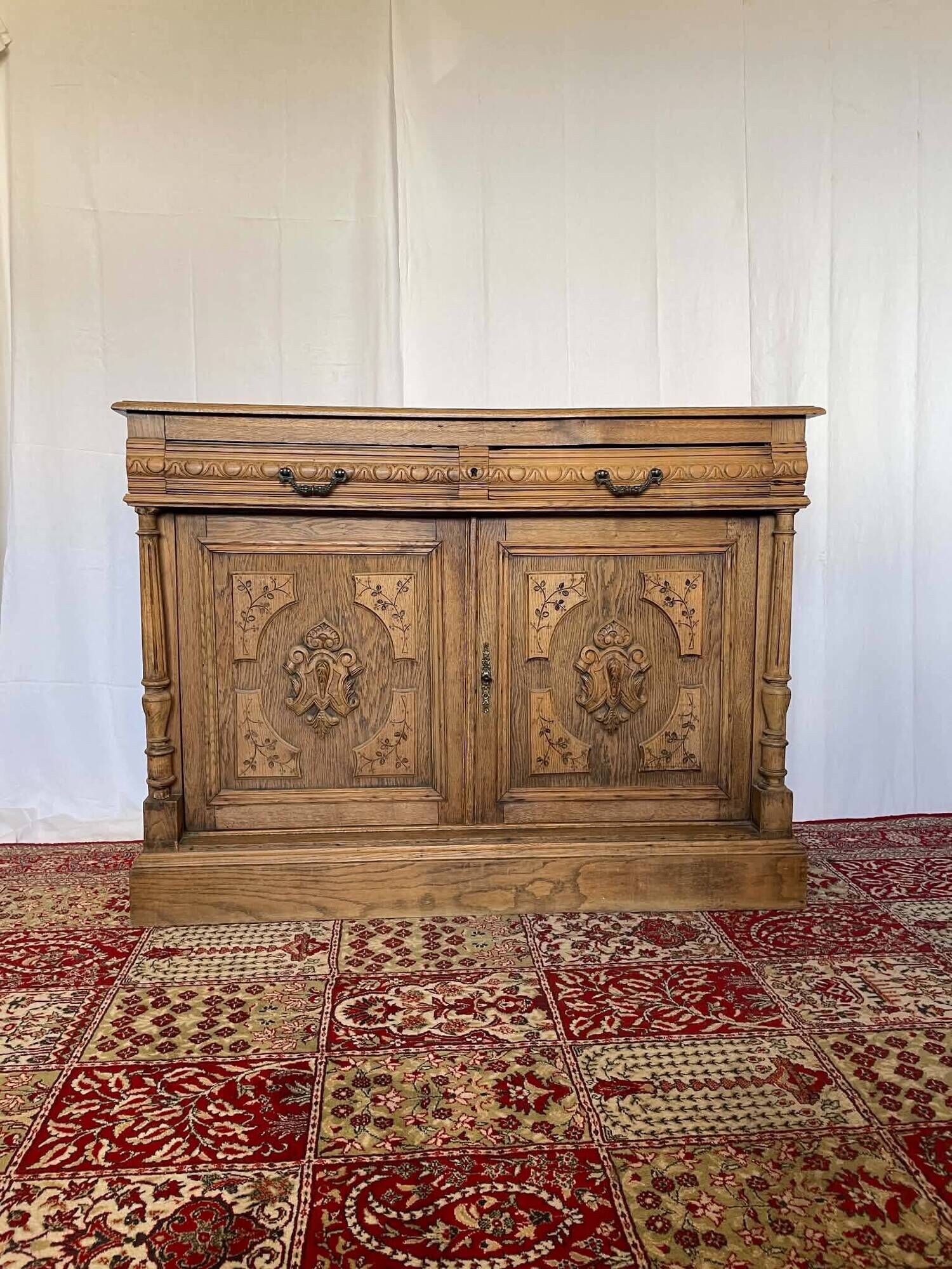 Antique carved oak sideboard – Late 19th century