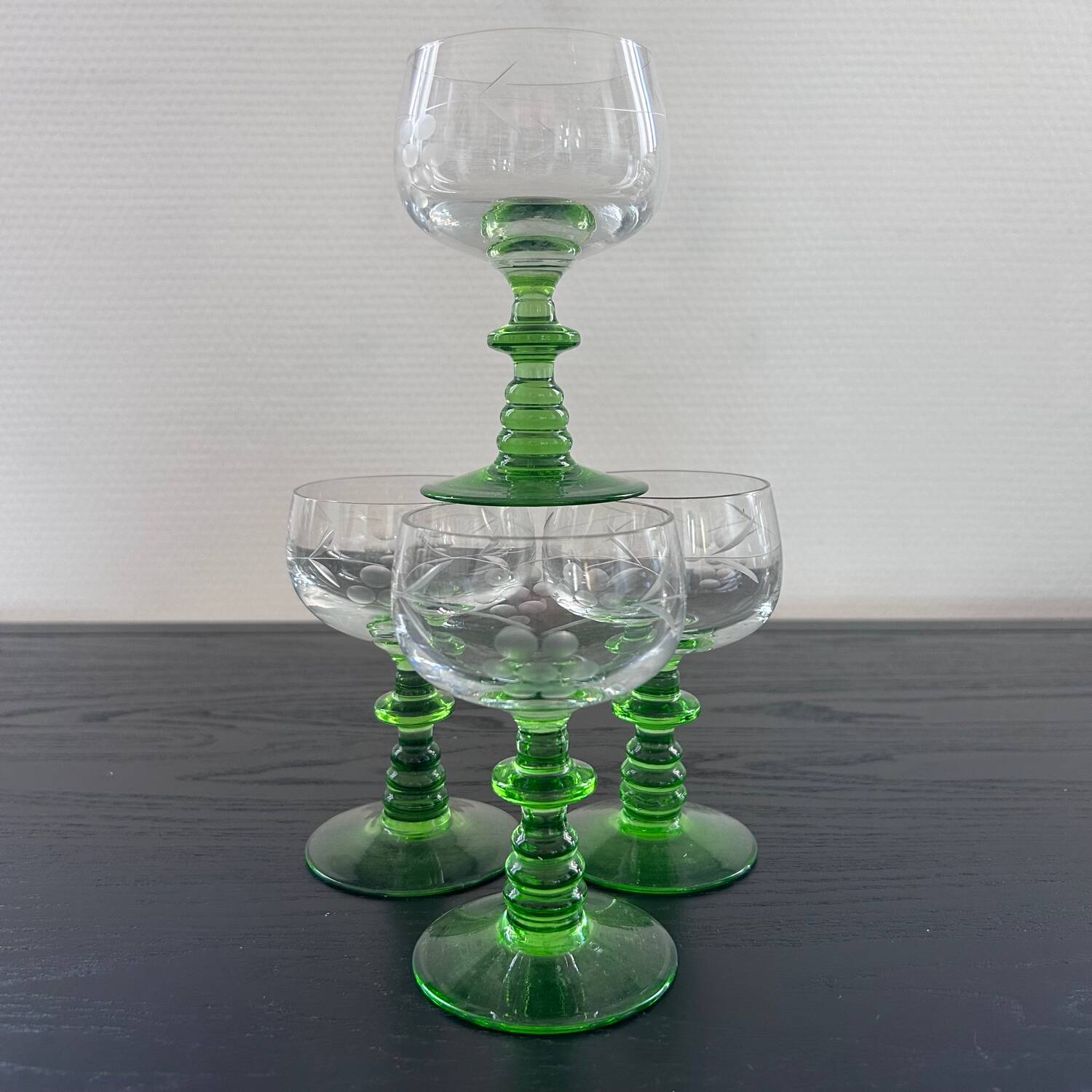 Set of 4 engraved white wines