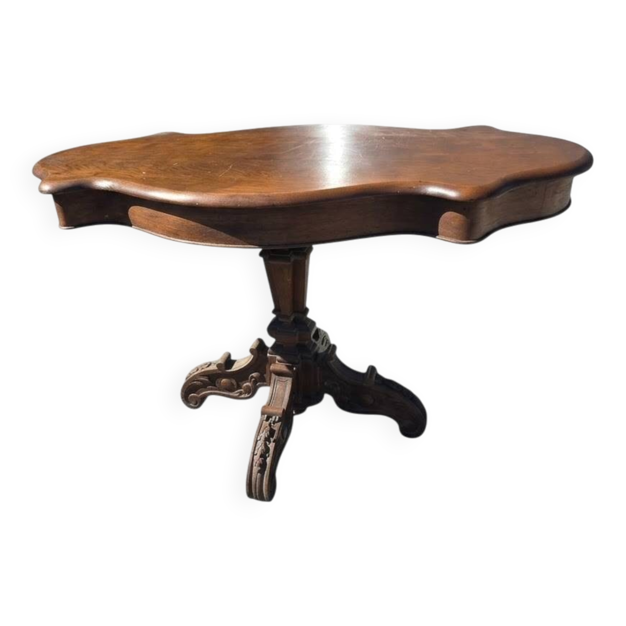 Antique round table in solid oak