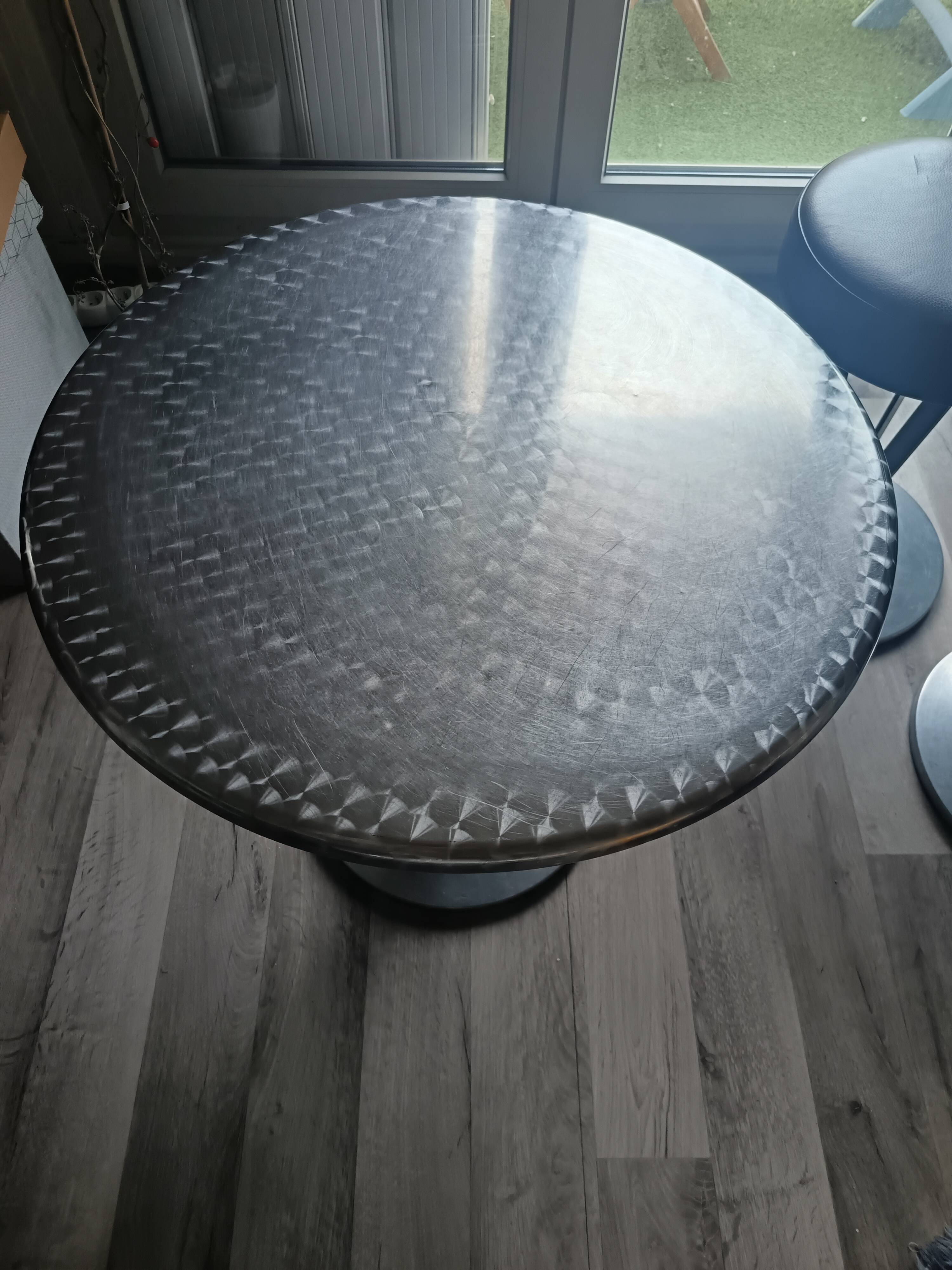 Dry Martini table and stool set