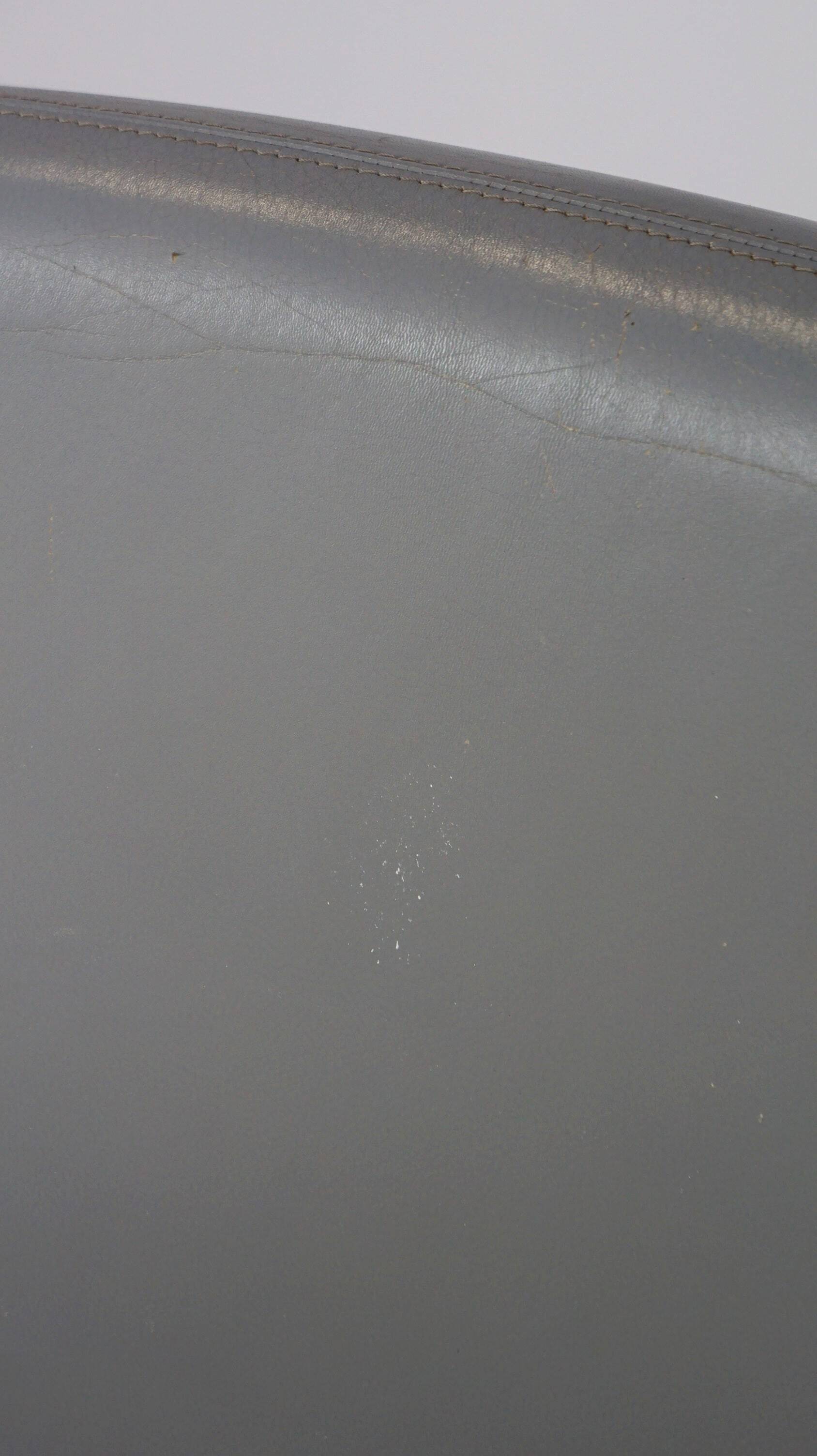 Vintage grey cow leather bauhaus design armchair by Ahrend de Cirkel