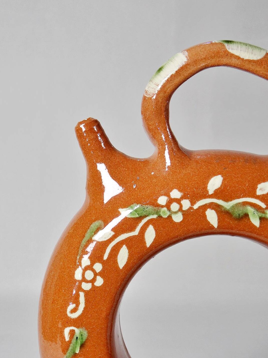 Circular glazed terracotta gargoulette