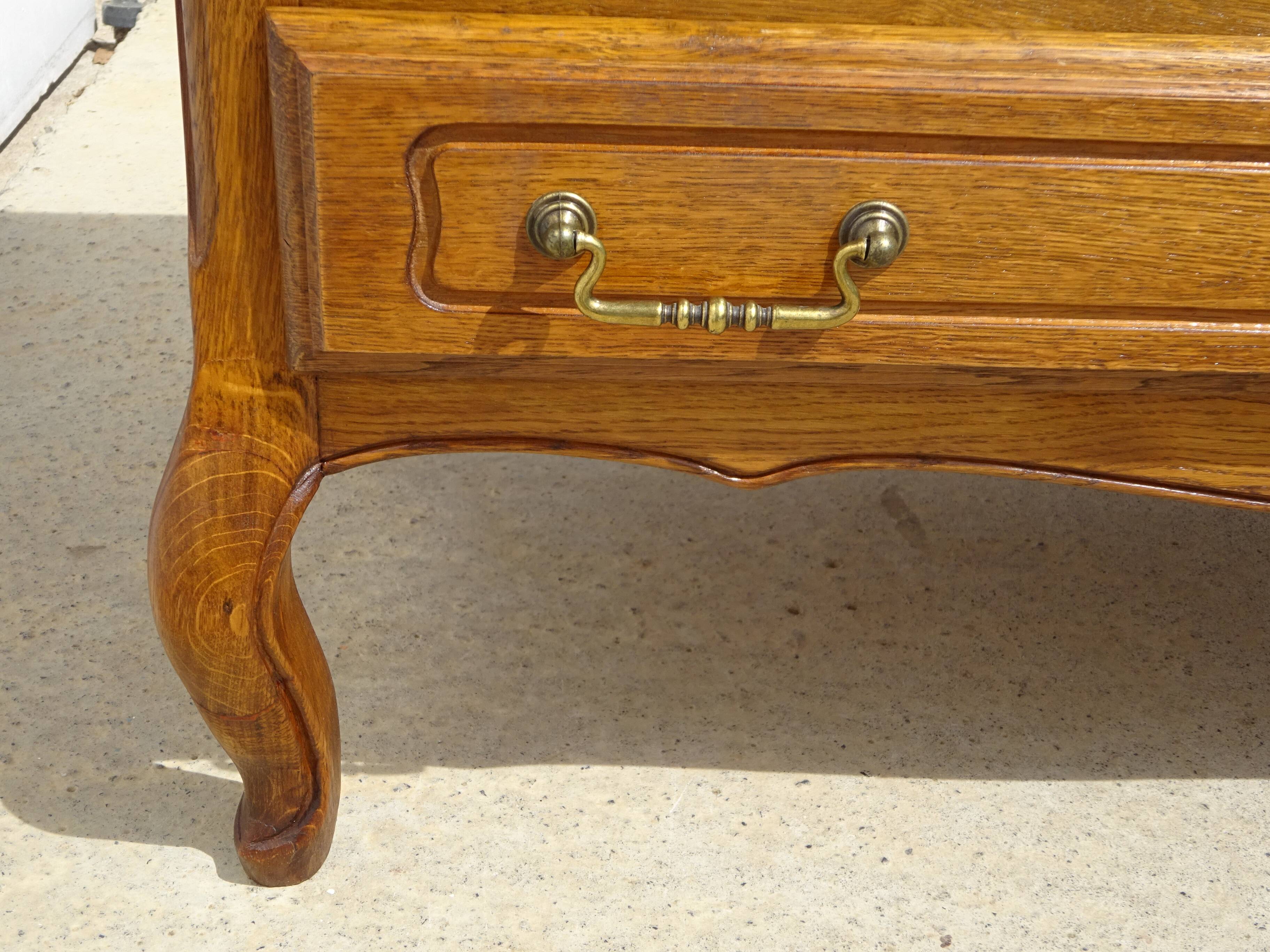 Oak TV unit with a rotating top