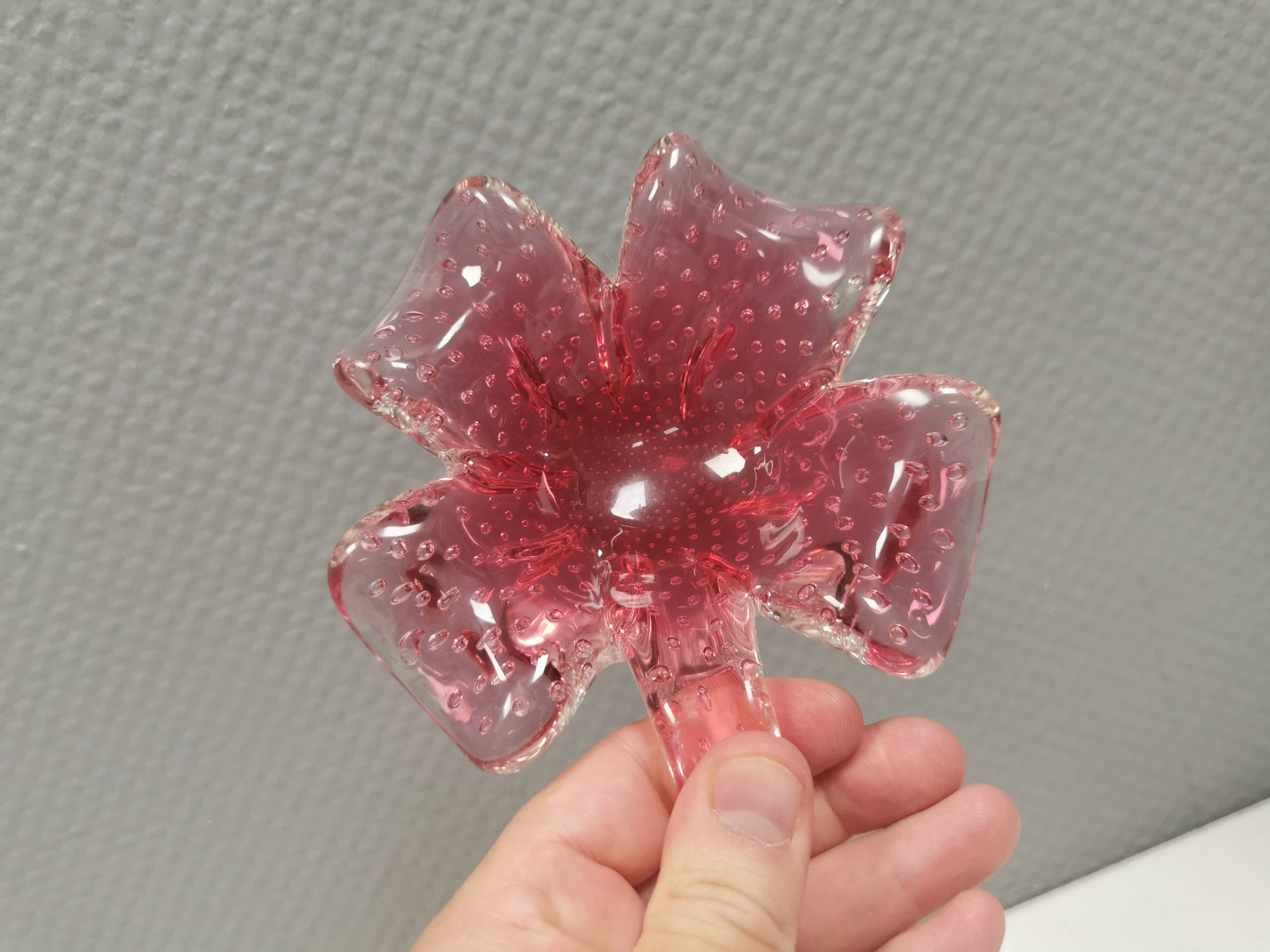 Stylish Murano glass bowl/ashtray in pink, shaped like a four-leaf clover.