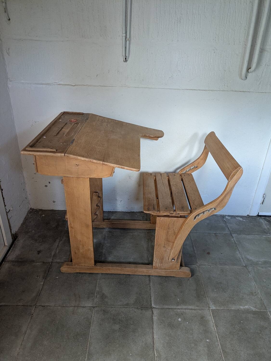 Bureau d'écolier en bois