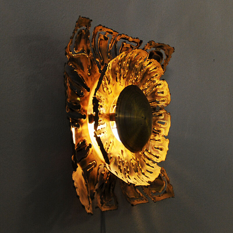 Swedish Brutalist Brass Flower wall lamp by Ingemar Alinder, Lerum 1980s