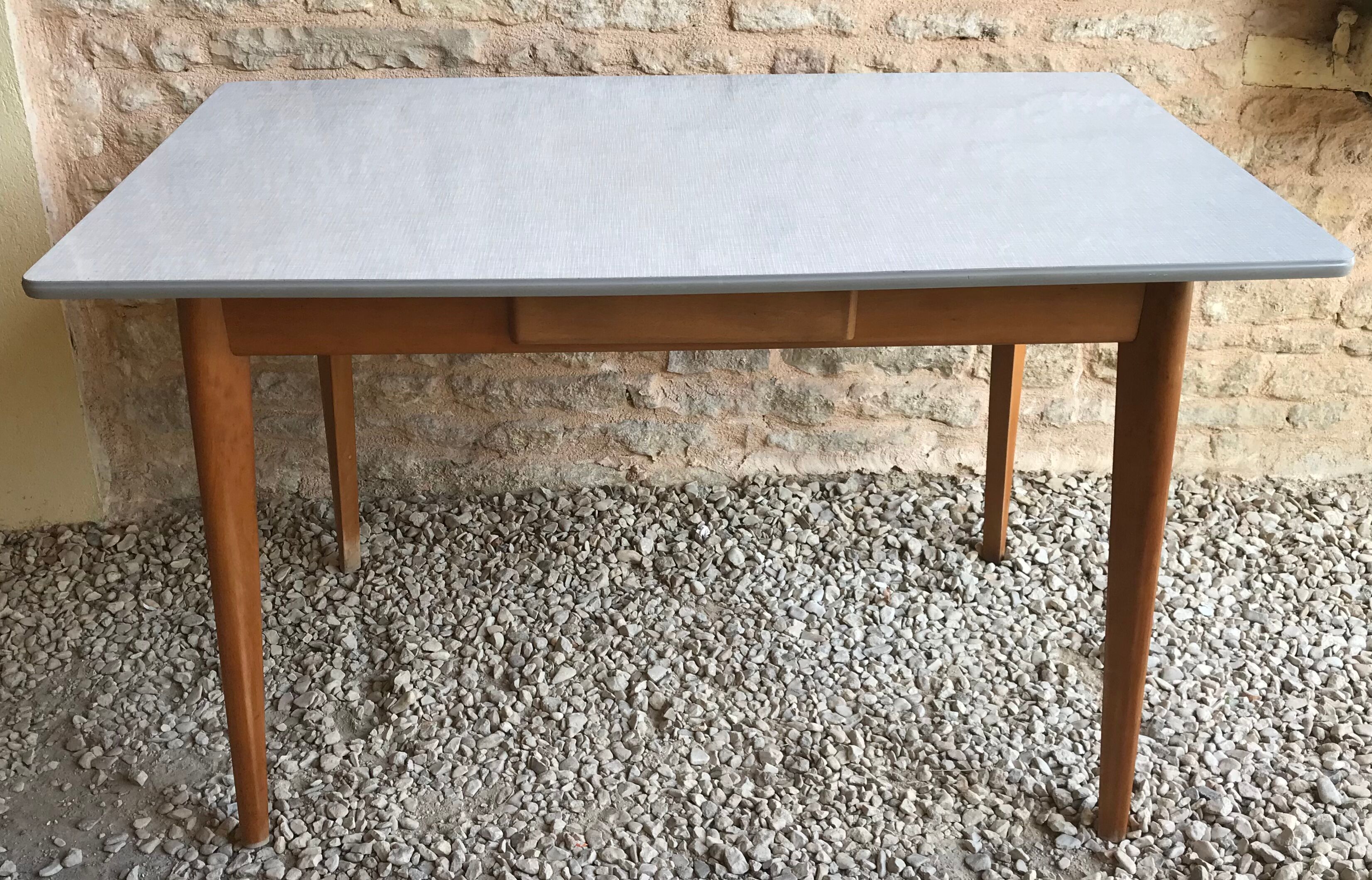 Table de cuisine 1960’s en formica et piétement compas bois