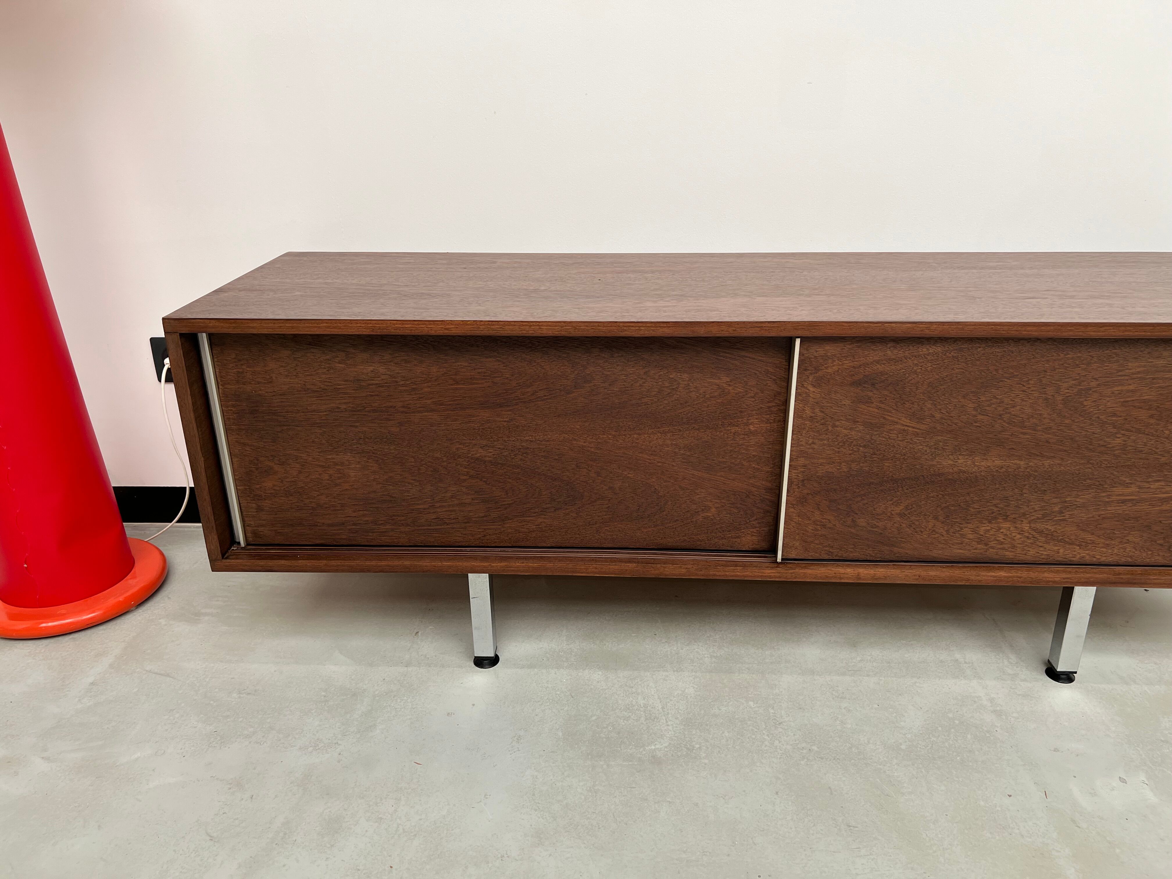 Italian sideboard from the 70s in rosewood