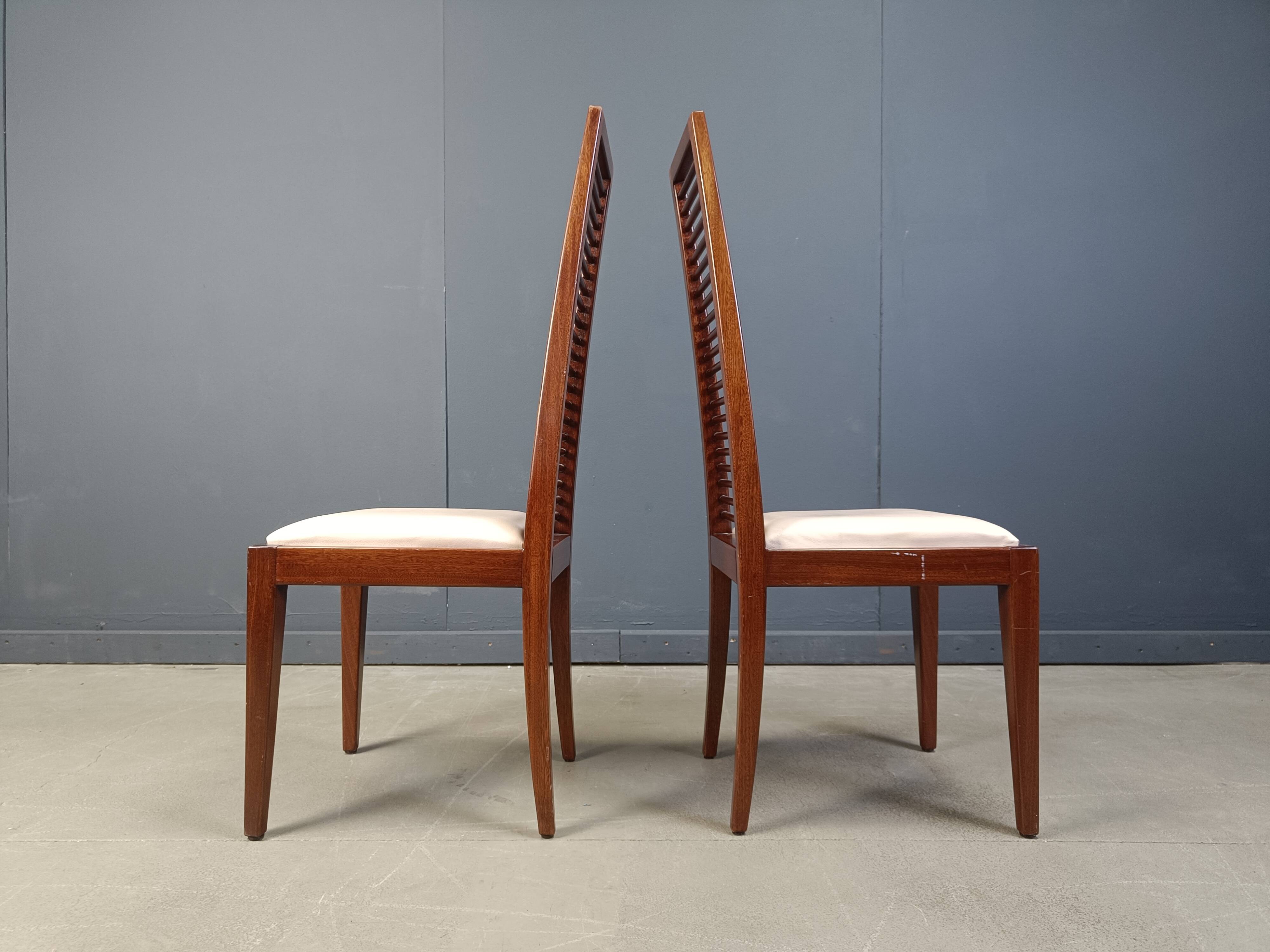 Ensemble de 8 chaises de salle à manger italiennes à dossier haut, années 1980