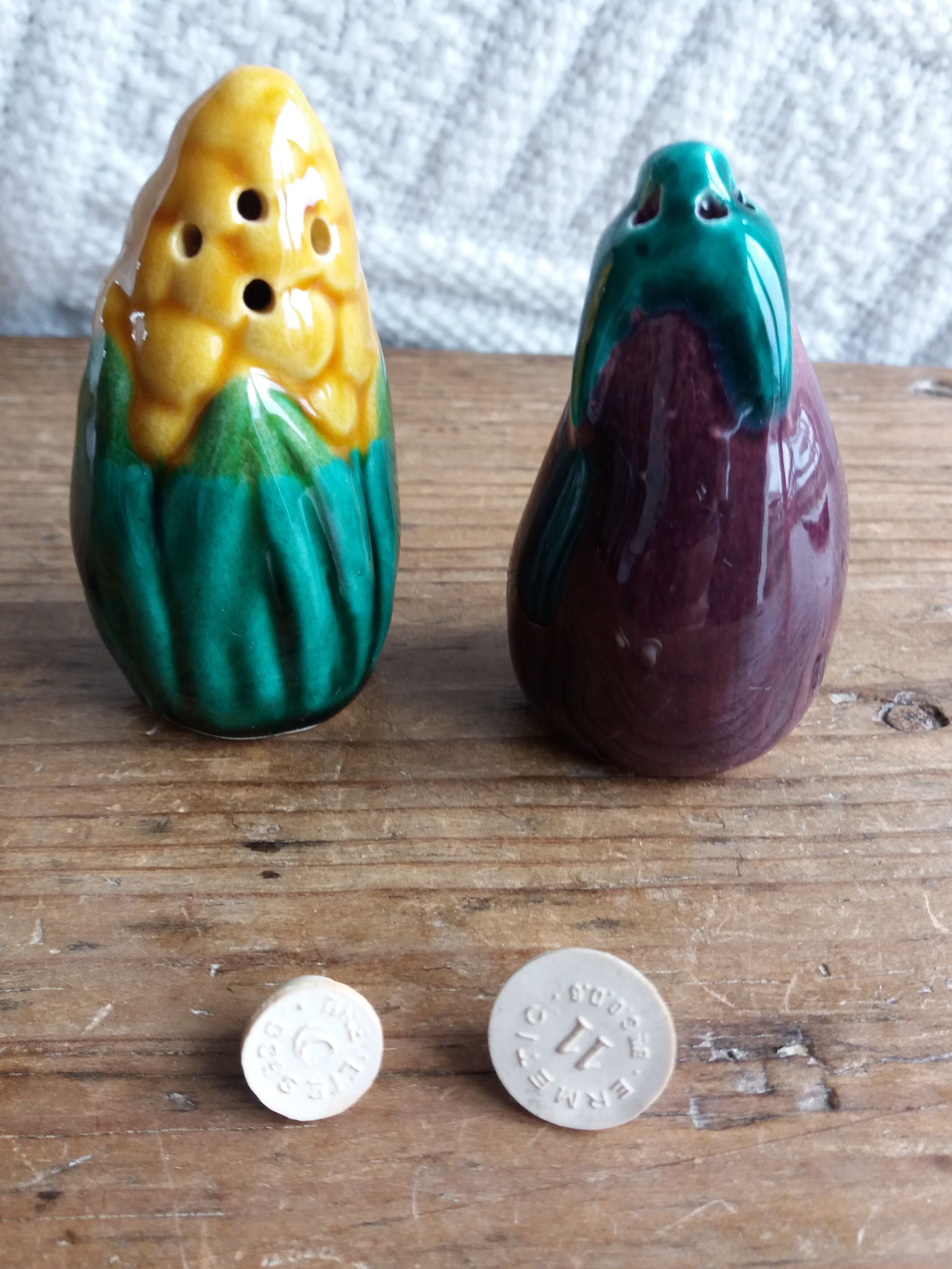Slurry pepper and salt shaker