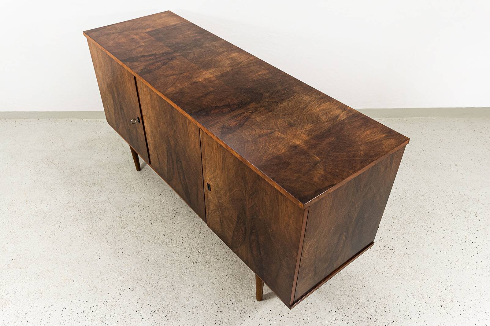 Buffet vintage en noyer de la marque Lfm, Pologne, années 1970