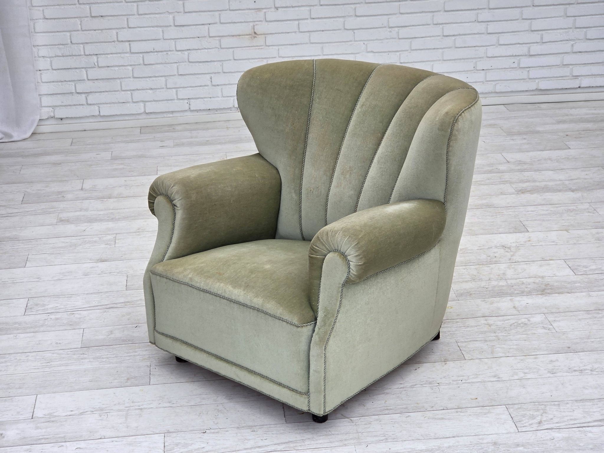 Fauteuil relax danois des années 1970, velours d'ameublement vert clair