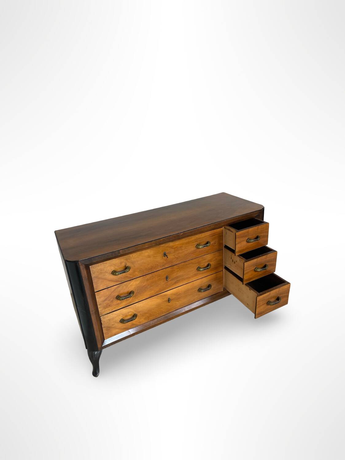 Elegant Italian chest of drawers, 1940s.