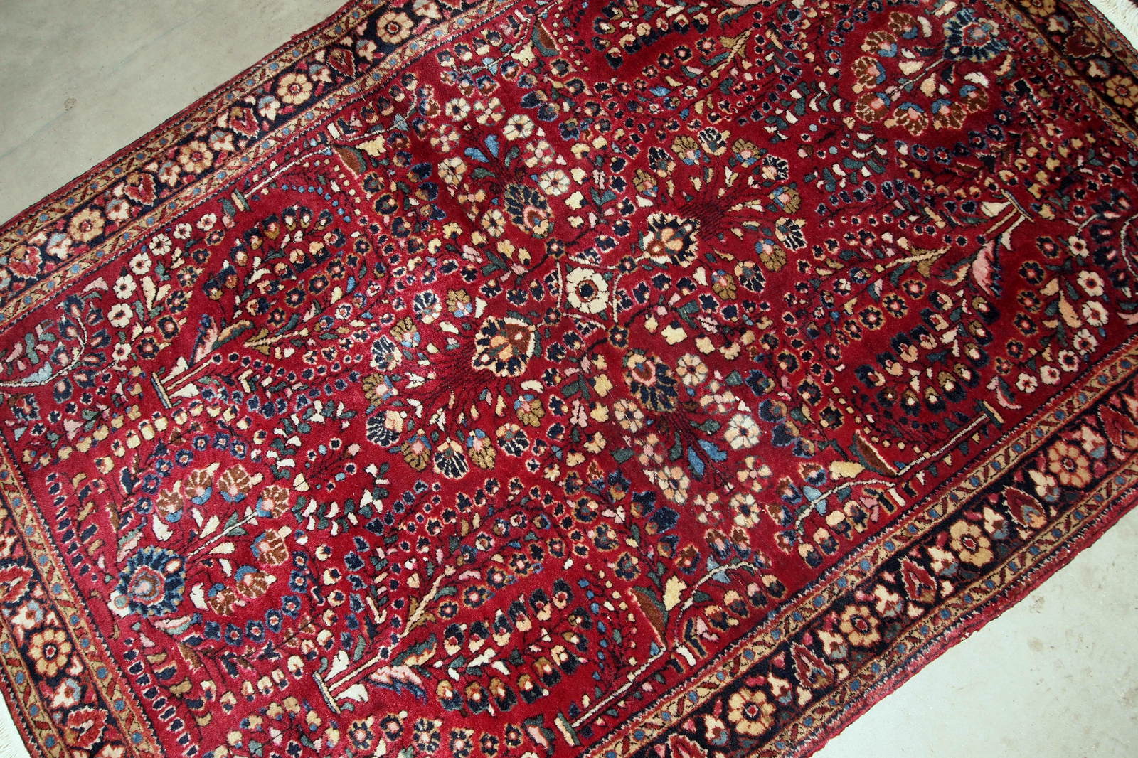 Handmade antique Persian Sarouk rug 97cm x 151cm 1920s