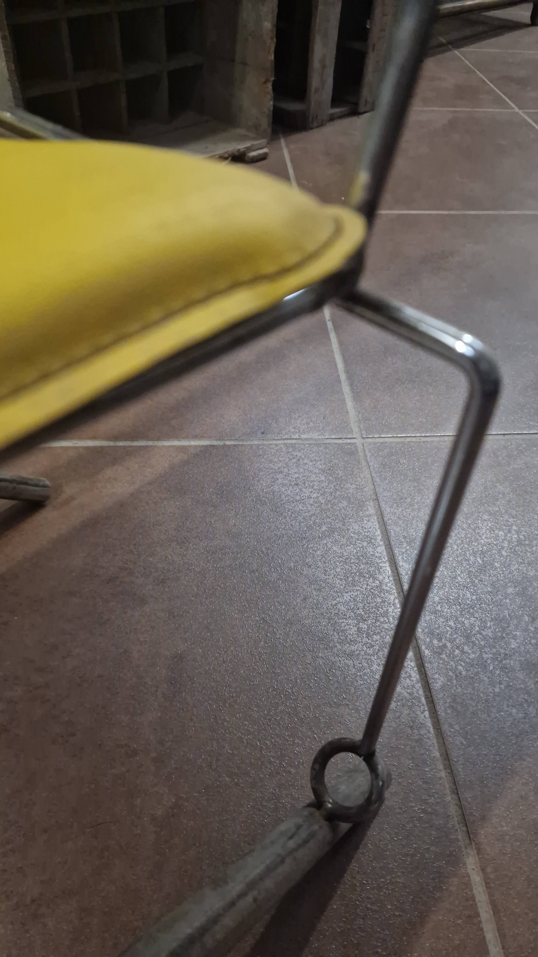 Set of 4 vintage tubular armchairs – modernist design from the 60s and 70s