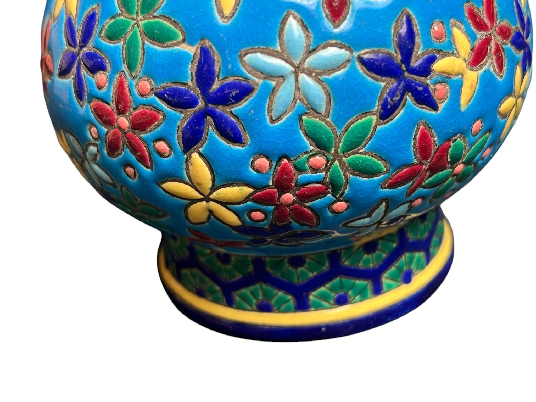 Vase cornet Longwy en faïence émaillée à décor flora,l début XXème