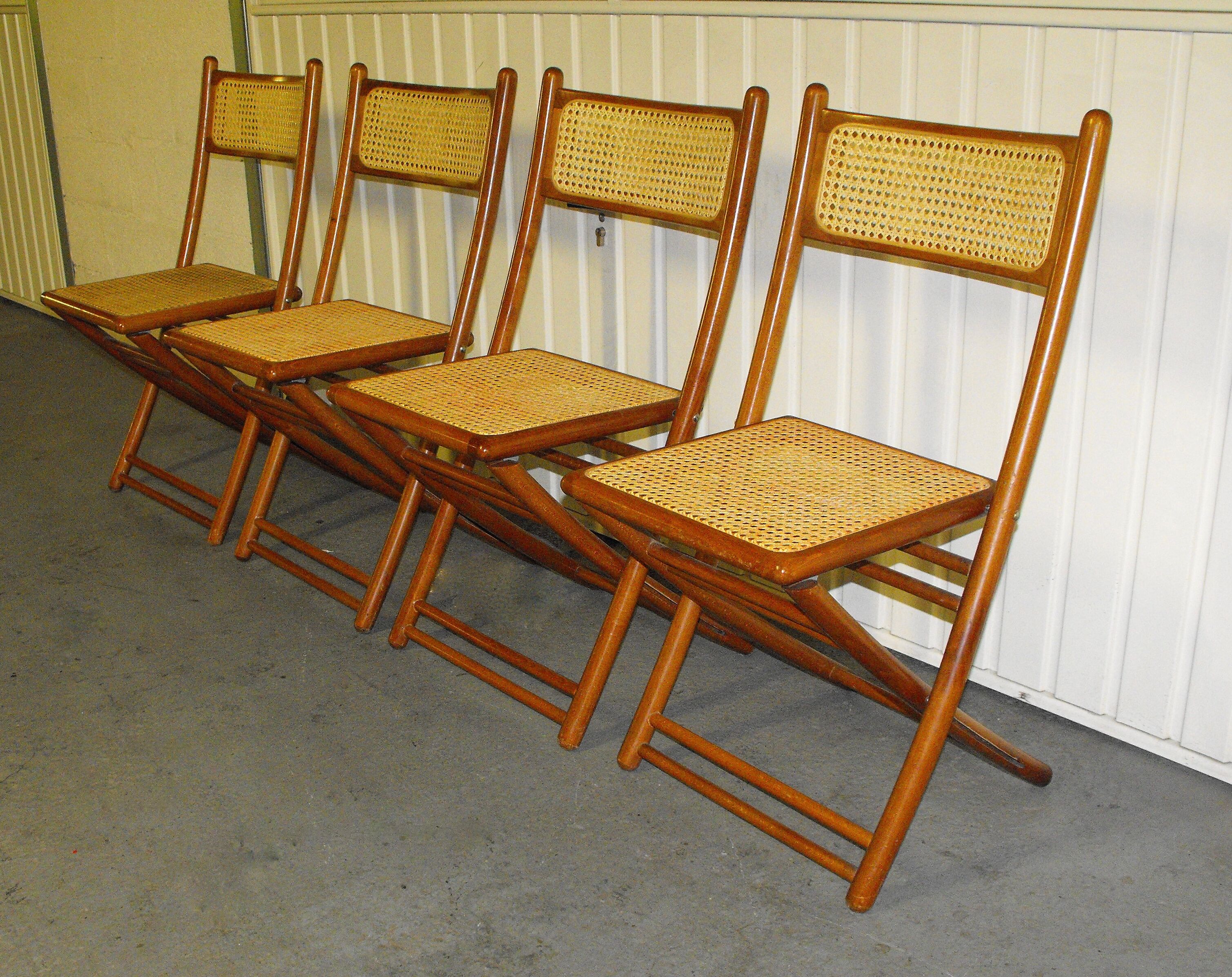 Lot de 4 chaises pliantes cannées années 70