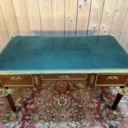 Bureau double plat de style empire en acajou et cuir vert