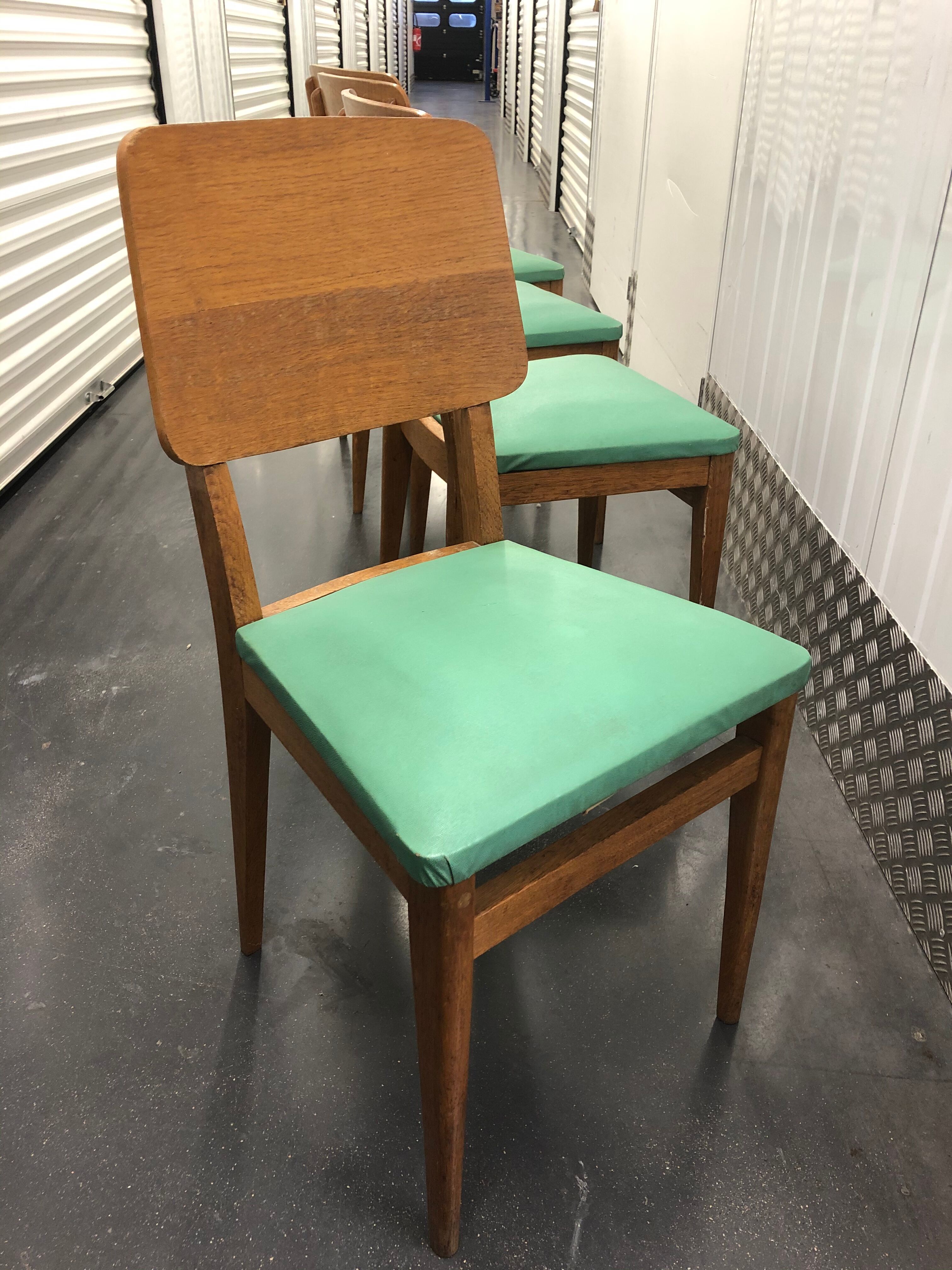 Lot 4 chaises vintage années 50 en chêne clair et garniture en skaï vert