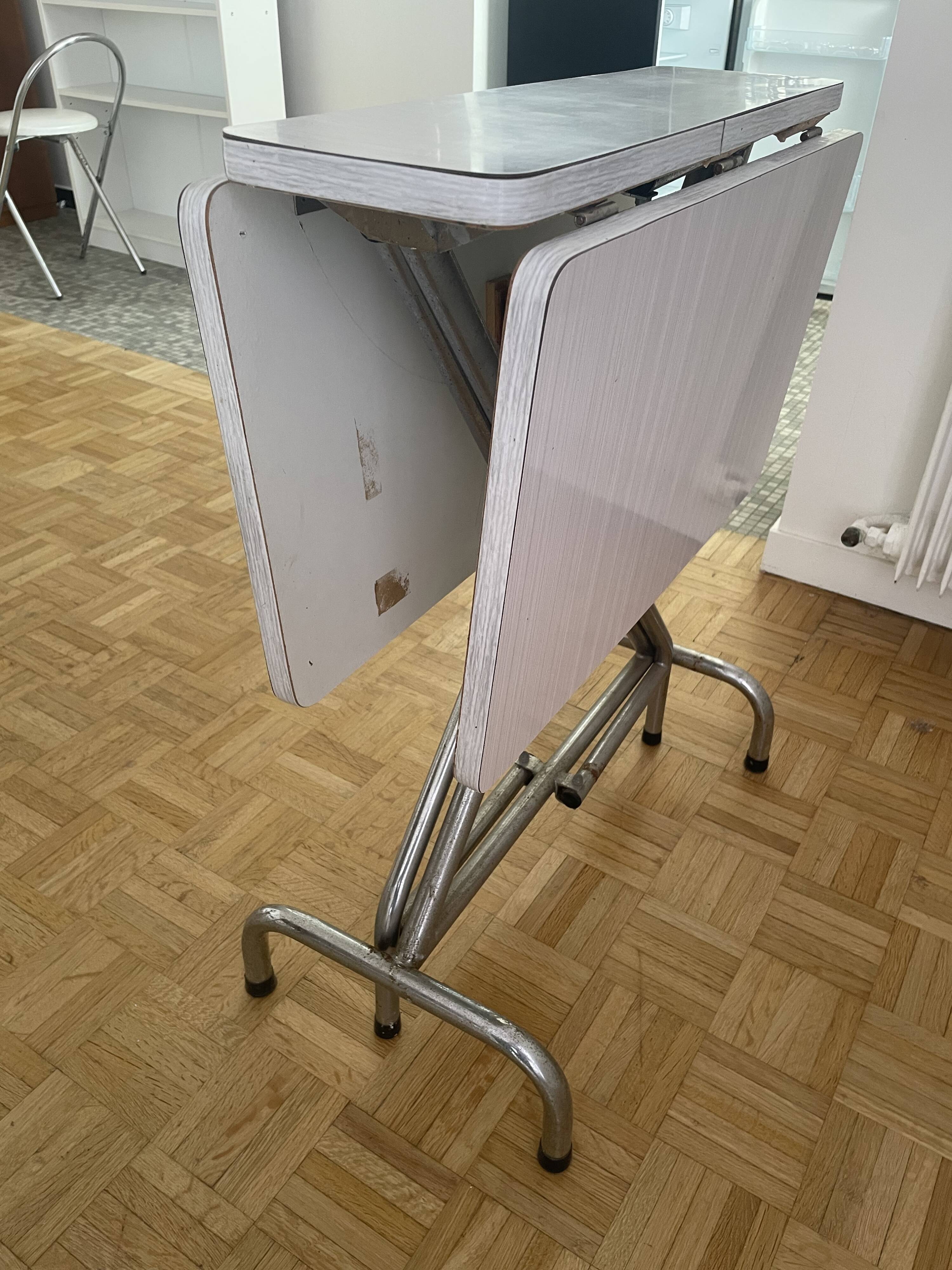 Table de cuisine pliable en formica gris et blanc