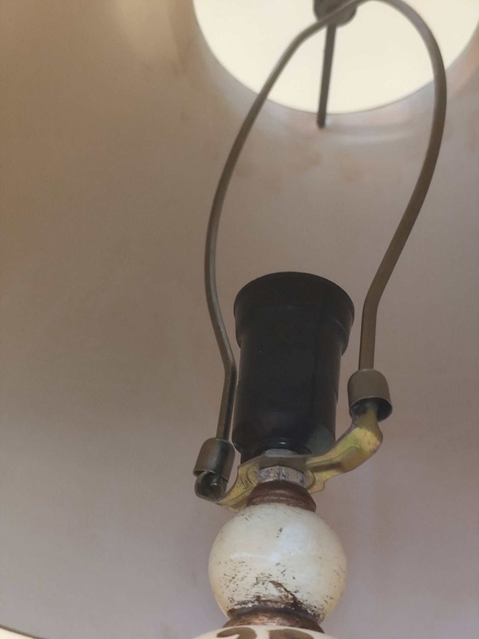 Grande lampe pagode peinte motifs floraux et abat jour métal