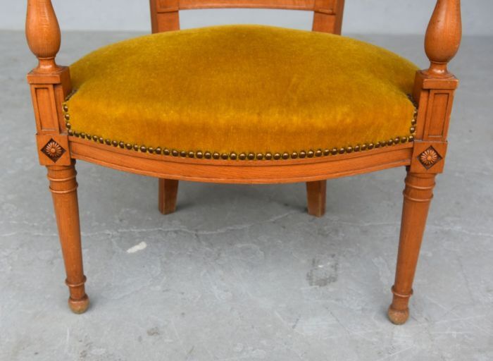 Paire de fauteuils style Directoire en merisier velours