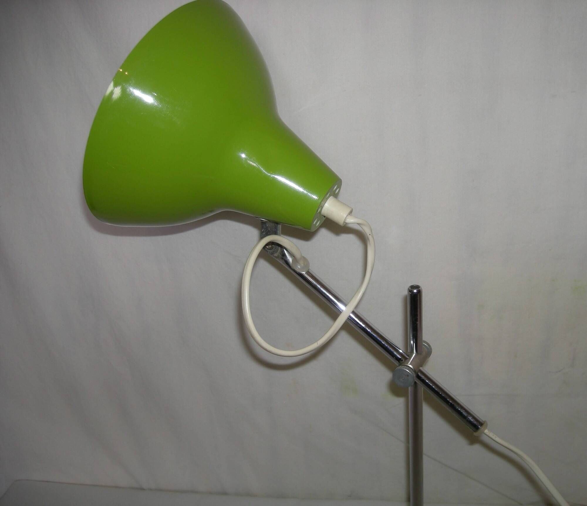 Green desk lamp with an arm from the 1970s.