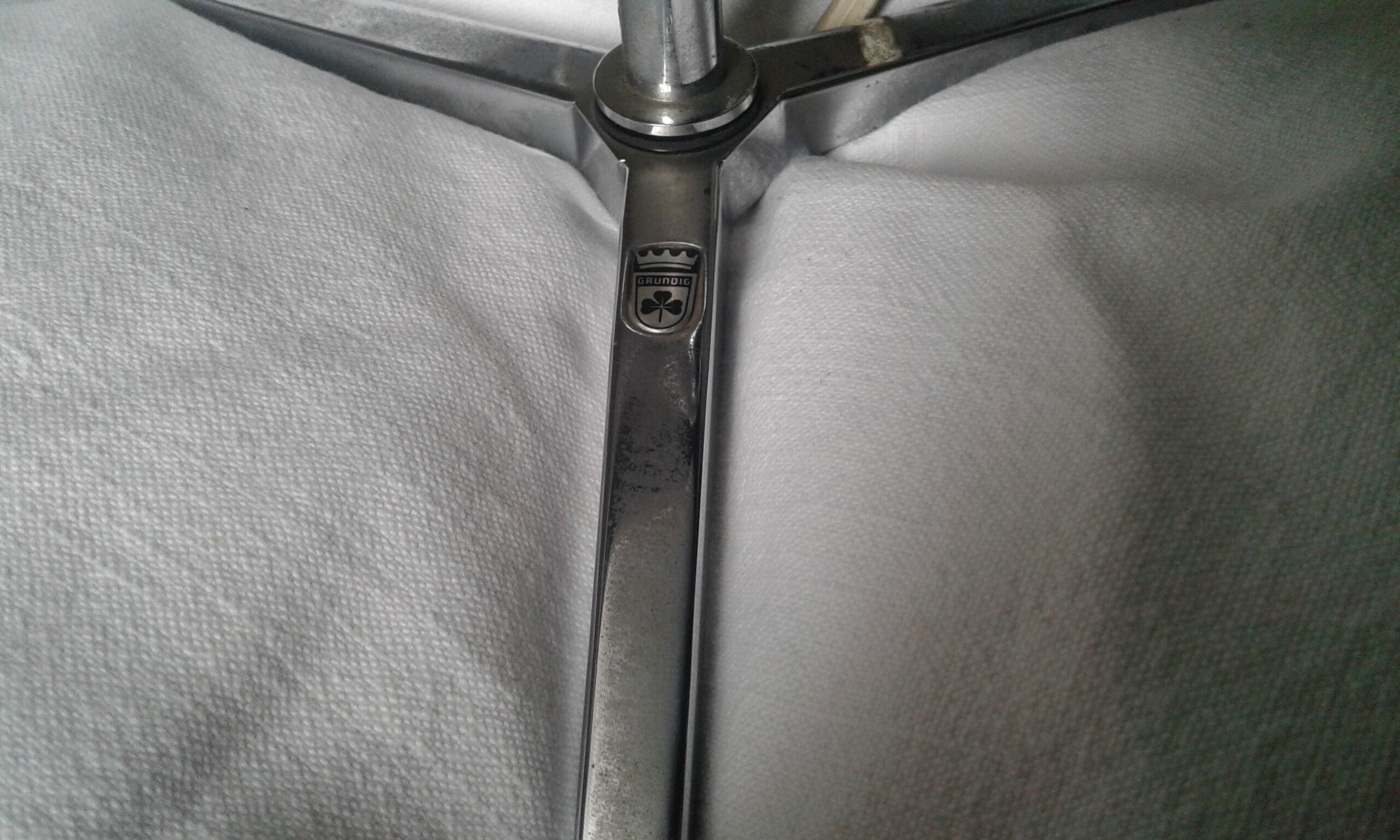 Pregnant grundig audiorama hifi 700 cubic tripod foot