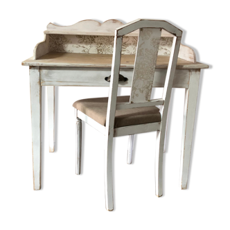 Dressing table with chair