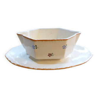 Sauceboat in porcelain from St Amand 191222